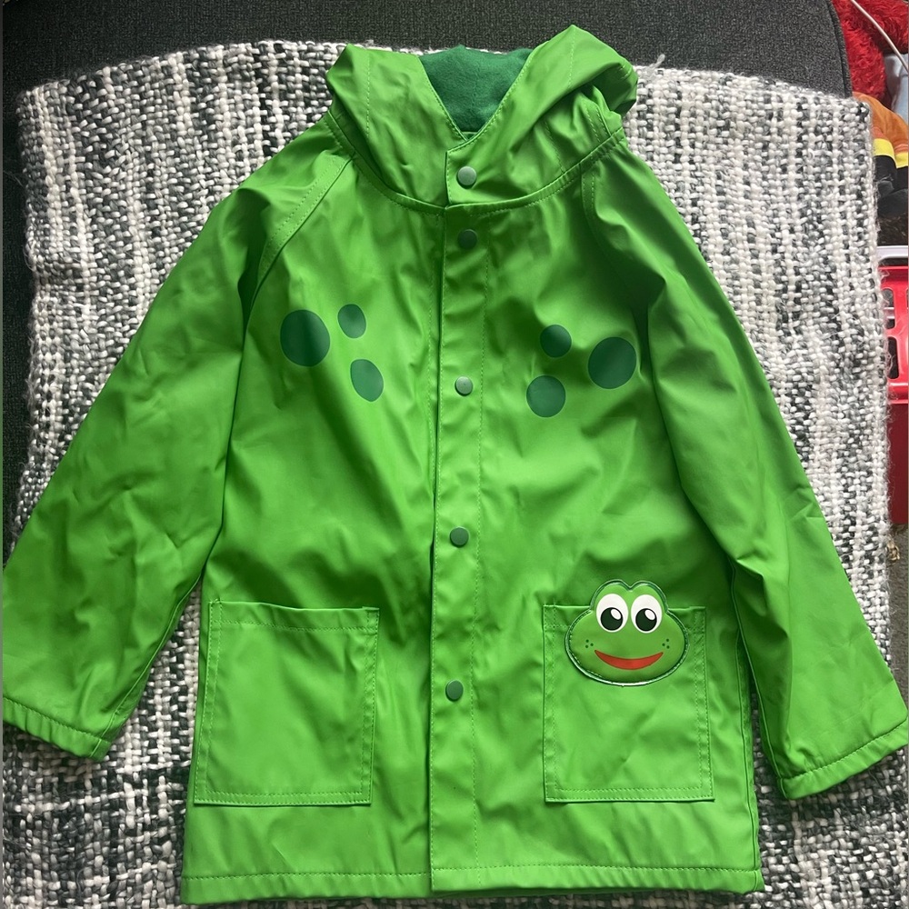 Kids rain coat. Size 6.